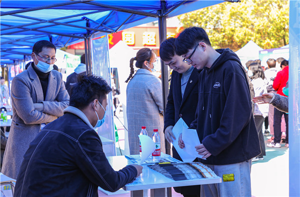 南京新华第二十届校园人才交流会盛大启幕