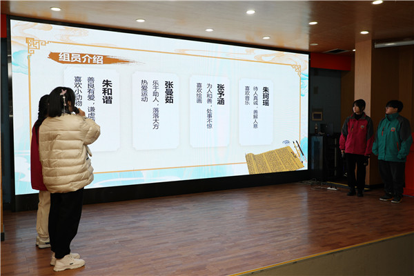 南京新华电脑专修学校平面设计结课答辩会圆满结束