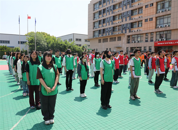 南京新华电脑专修学校2024级春季学生职业素质拓展训练顺利举行