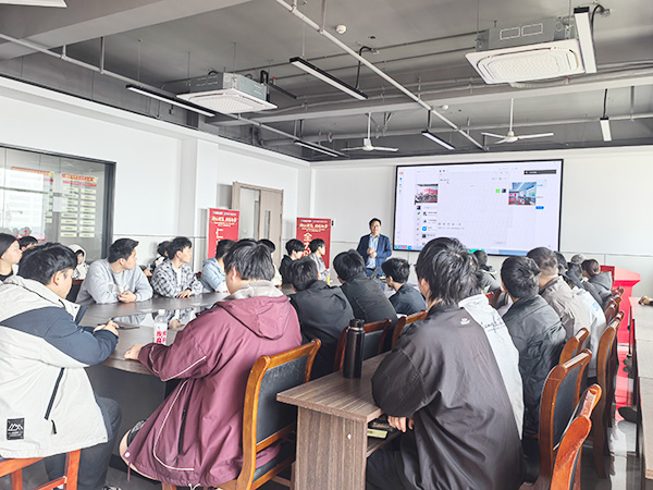 校企携手，共筑未来 —— 宝尊公司走进南京新华开展企业宣讲